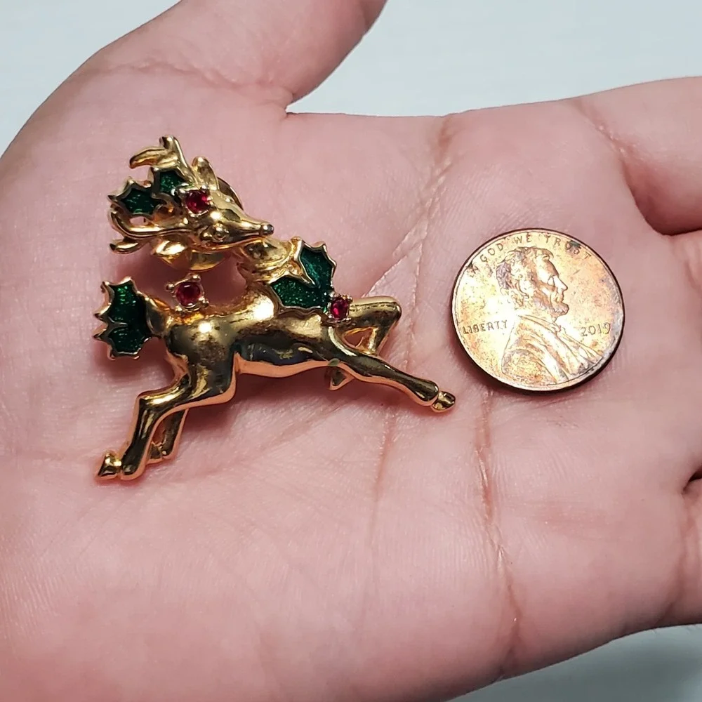 Vintage Avon Christmas Reindeer Pin Gold Tone Green Enamel Red Rhinestone Brooch